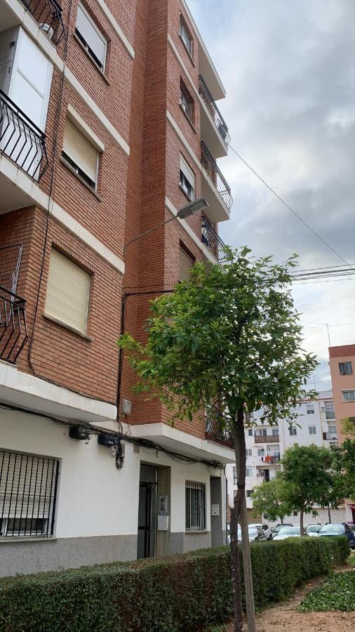Habitacion Privada En Piso Compartido Hotel Валенсия Екстериор снимка